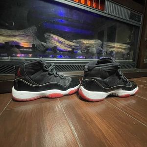 jordan 11s size 5.5 need gone no box plz help me sell these